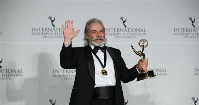 Haluk Bilginer 47. Uluslararası Emmy Ödülleri'nde 'en iyi erkek oyuncu' seçildi