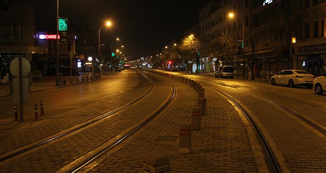 Konya'da cadde meydanlarda sessizlik hakim