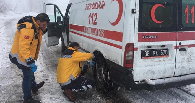 112 personelini doğal afetler de hizmet vermekten alı koyamıyor