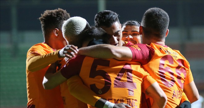 Galatasaray zorlu deplasmandan galibiyetle döndü