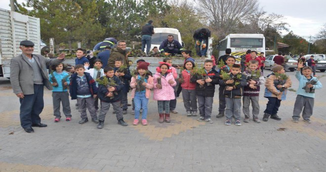 Ereğli Belediyesinden fidan dağıtımı gerçekleştirdi