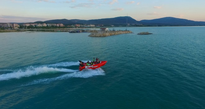 Adrenalin tutkunlarının ‘jetboat’ heyecanı