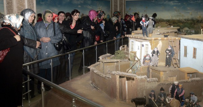 İstiklal Harbi Şehitleri Abidesi’ne ziyaretçi akını