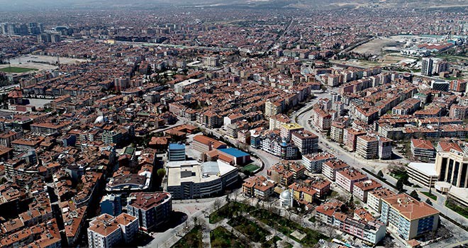 Sessizliğe bürünen cadde ve sokakları havadan görüntülendi