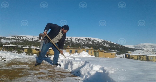 Şükran Köyün'de kar küreme mesaisi başladı