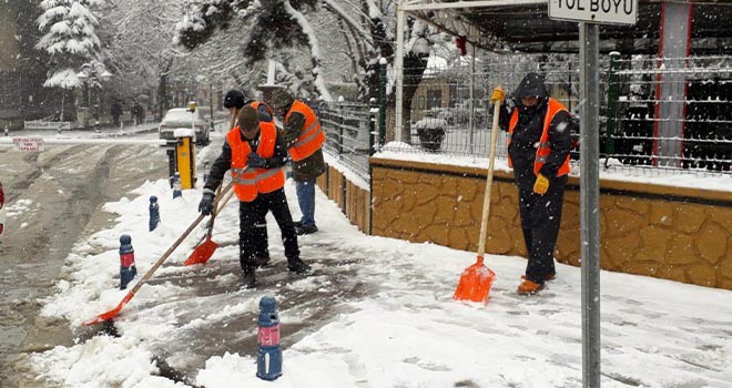 Akşehir’de kar temizliği çalışmaları