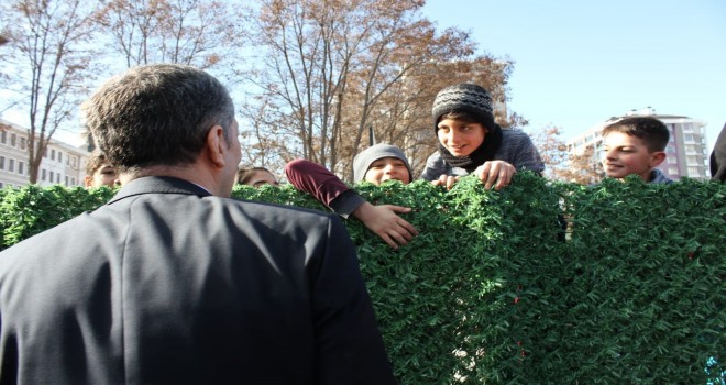 Bakan Selçuk’tan çocuklara özel ilgi