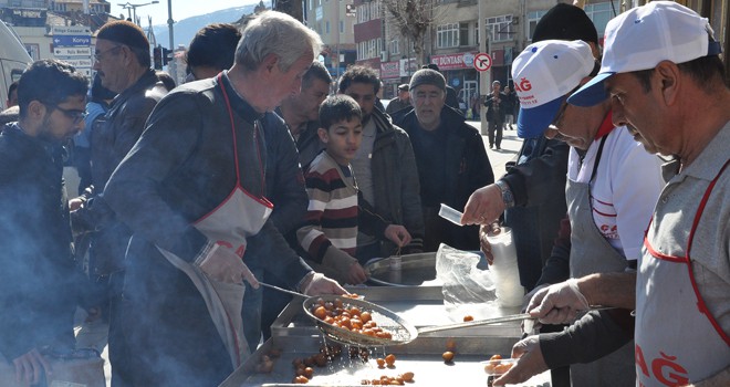 Şehit Ali Ergün için lokma dağıtıldı