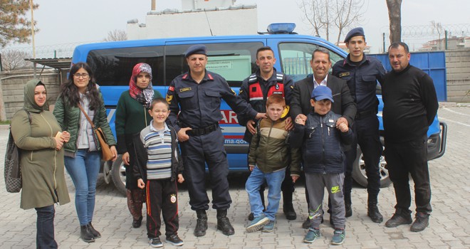 Otizmle öğrencilerden Jandarmaya ziyaret