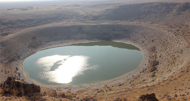 Meyil Gölü rengini aldı