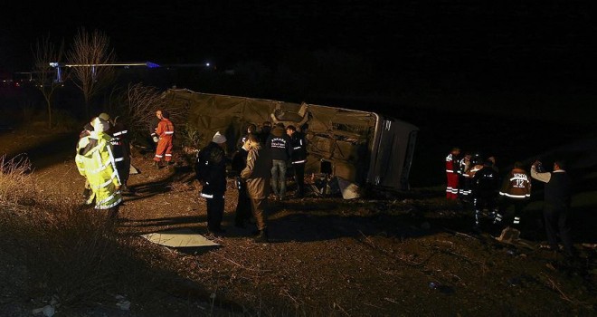 Ankara'da yolcu otobüsü devrildi