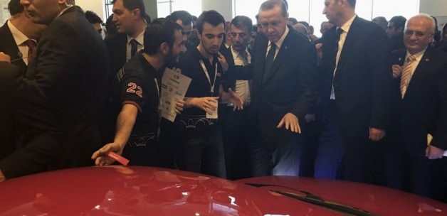 Cumhurbaşkanı Erdoğan elektrikli aracı beğendi