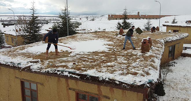 Sonsuz Şükran Köyü kar manzarasıyla ayrı güzelliğe büründü