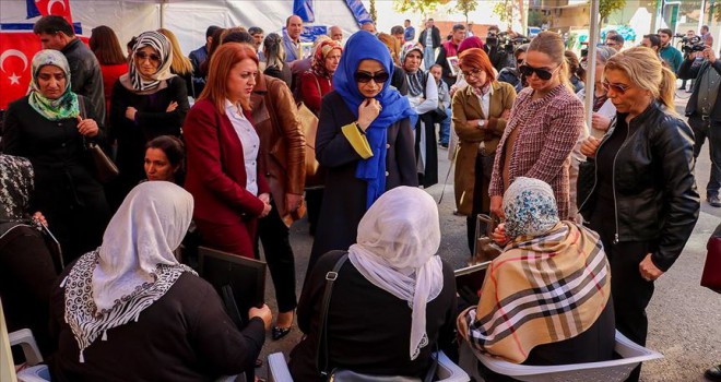 Kadın öğretmenlerden Diyarbakır annelerine destek ziyareti