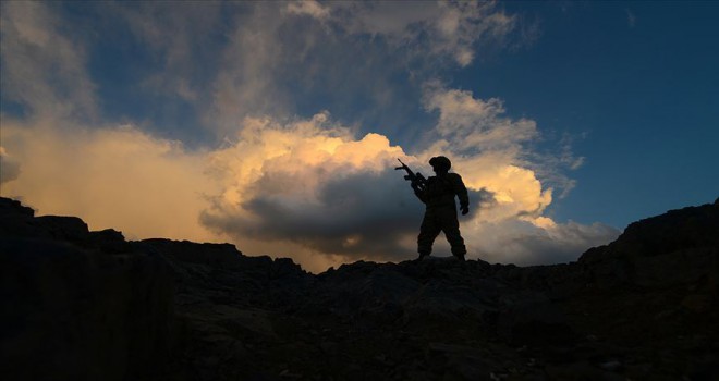 Hakkari'de 2 terörist etkisiz hale getirildi