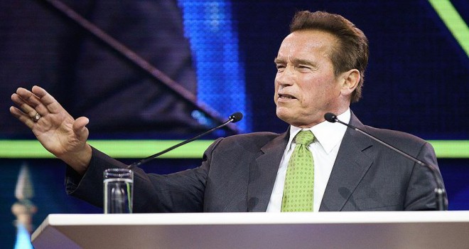 Schwarzenegger Trump için 'çatlak' tabirini kullandı