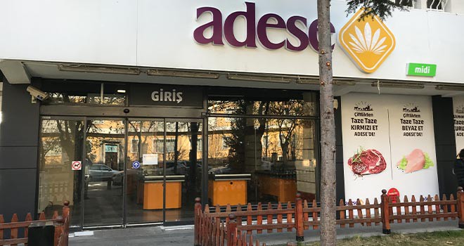 Adese kapanıyor