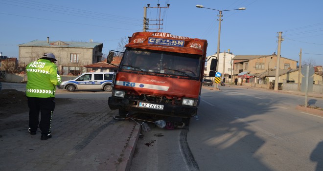 Kamyonun çarptığı bisikletli hastanede hayatını kaybetti