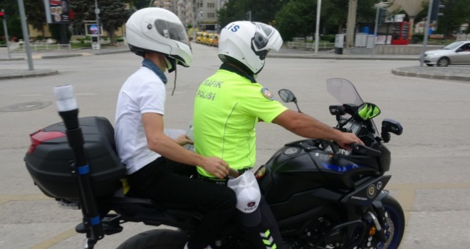 Sınava geç kalan öğrencilerin imdadına motorize ekipler yetişti