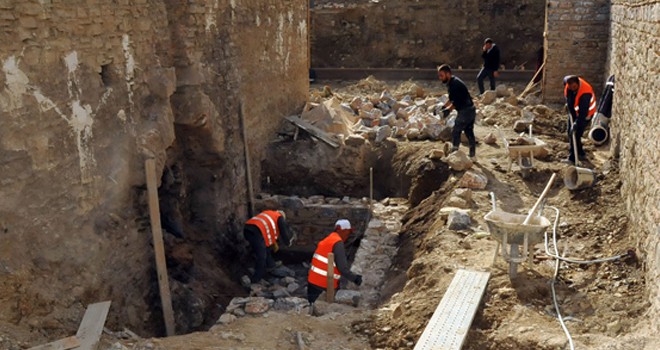 Akşehir'de Yukarı (Gavur) Hamamı'nın restore çalışmaları