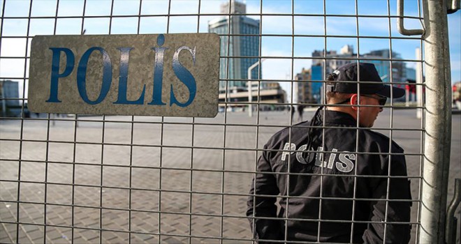 Taksim Meydanı'na çıkan yollar araç trafiğine kapatıldı