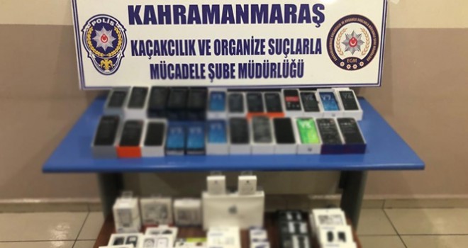 Seyyar satıcıdan 90 bin liralık kaçak telefon çıktı