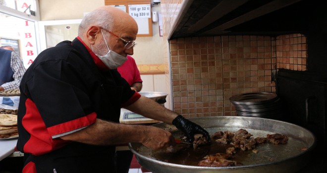 Üç kuşaktır "Fırın Kebabı" pişiriyorlar