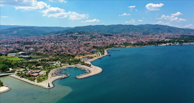 Marmara Depremi'nin merkez üssü Gölcük küllerinden doğdu