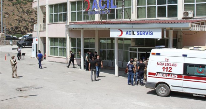 Şemdinli'de askeri aracın geçişi sırasında patlama