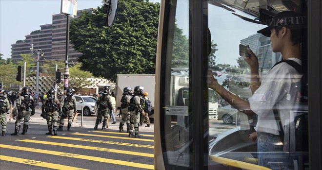 Hong Kong'da 6 gün aradan sonra okullar açıldı