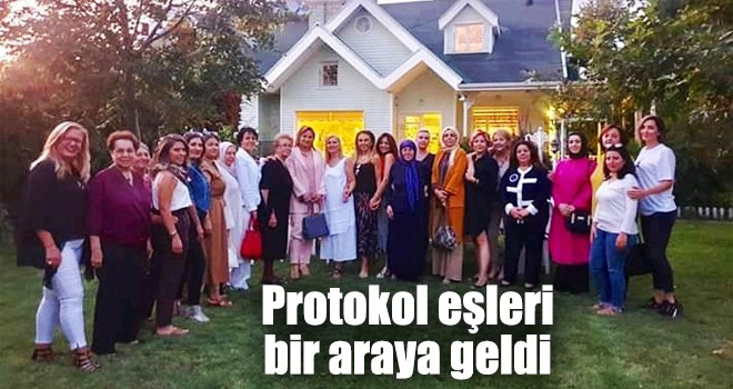 Protokol eşleri bir araya geldi