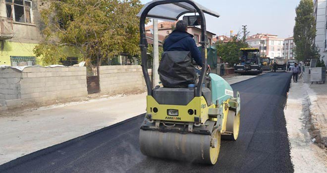 Ereğli Belediyesi sıcak asfalt çalışmalarını sürdürüyor