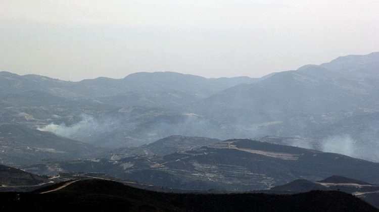 Esed bağlantı yolunu bombalıyor