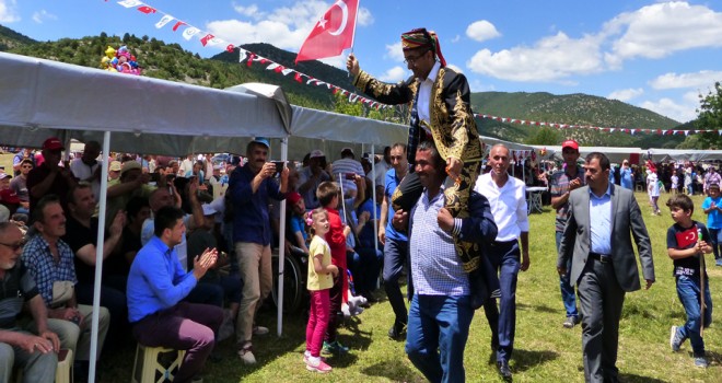 Ahırlı Köpük Helvası ve Yayla Şenliği yapıldı