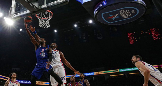 Anadolu Efes liderliğini sürdürdü