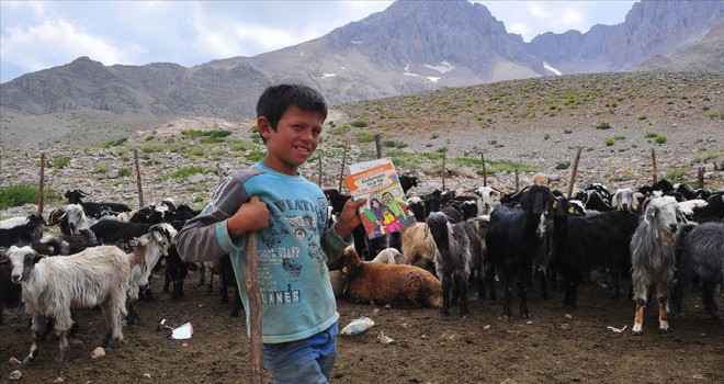 Torosların yaylalarına kitap taşıyorlar