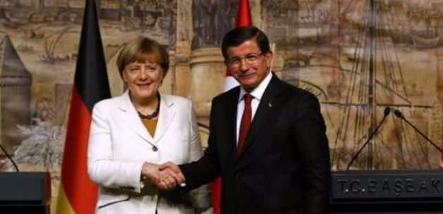 Başbakan Davutoğlu Merkel’e gidiyor