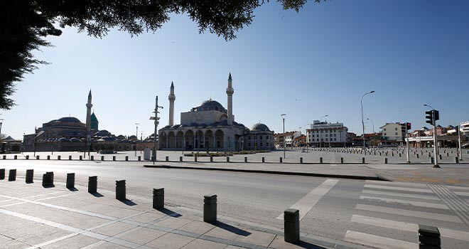 Sokağa çıkma yasağının ardından cadde ve sokaklar boş kaldı