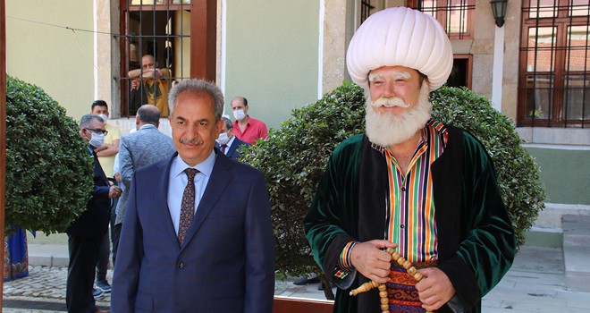 Uzun, Nasreddin Hoca olmayı sevdi