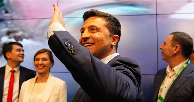 Ukrayna'da seçimin galibi komedyen Zelenskiy