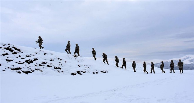 Jandarma kışın da teröristlere göz açtırmıyor