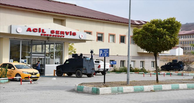 Teröristlerin roketli saldırısında yaralanan asker şehit oldu