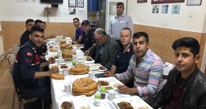 Jandarma şehit ailelerine iftar