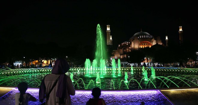 Türkiye'deki 90 bin camide sela okundu