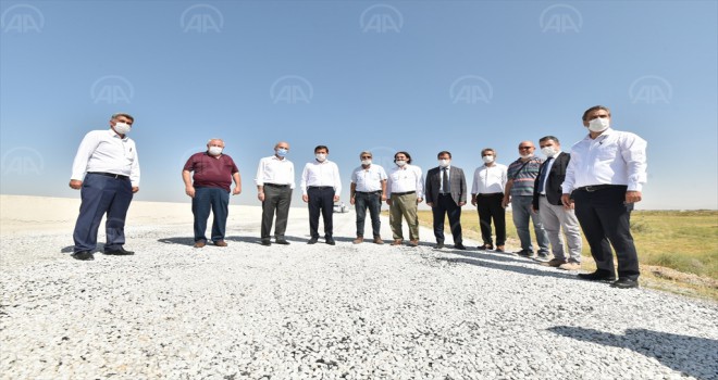 Çatalhöyük ve Boncukluhöyük'ü buluşturan yolda asfalt çalışması