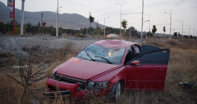 Takla atan araçtan burnu bile kanamadı