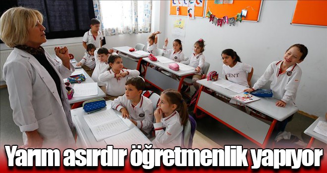 Yarım asırdır öğretmenlik yapıyor