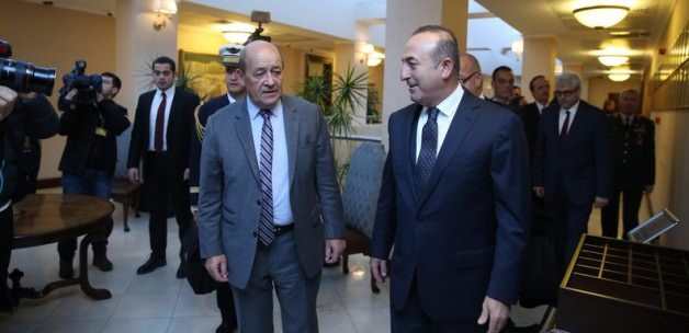 Çavuşoğlu Le Drian ile görüştü