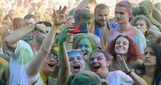 Sırbistan'da renk festivali düzenlendi