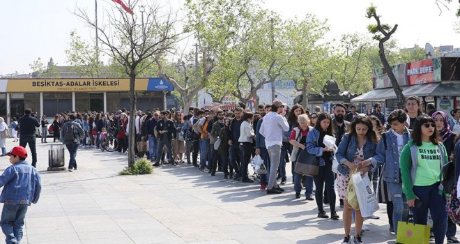 Adalar vapur iskelesinde yoğunluk